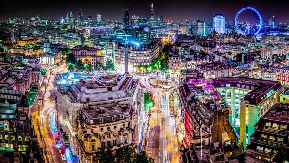 London streets at night to illustrate the Thames Moonlight 10 Ultra Challenge walk.